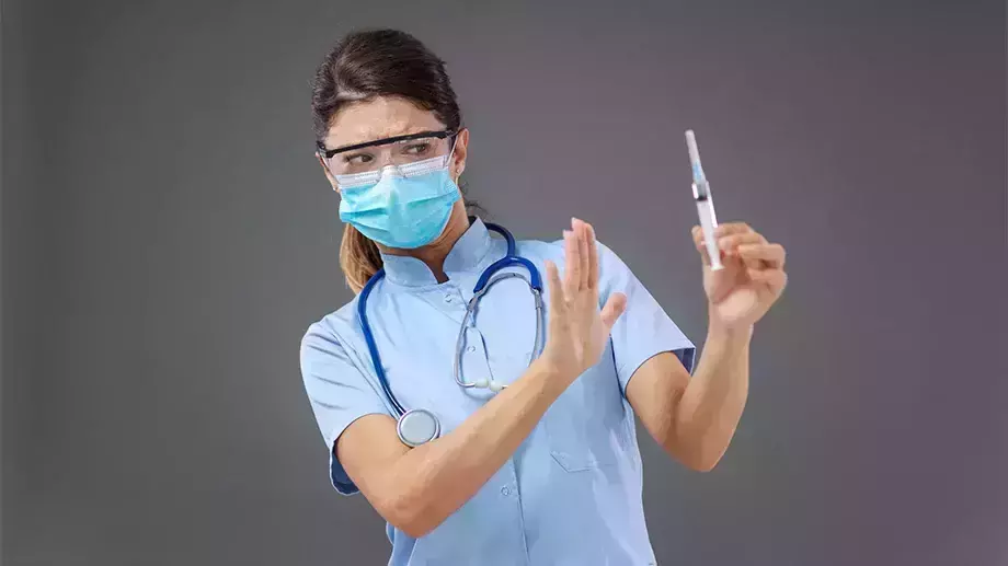 വാക്സിൻ വിരുദ്ധത ആ​ഗോള പ്രതിഭാസം, കെട്ടുകഥകള്‍ തള്ളിക്കളയണമെനനും കേന്ദ്ര സര്‍ക്കാര്‍