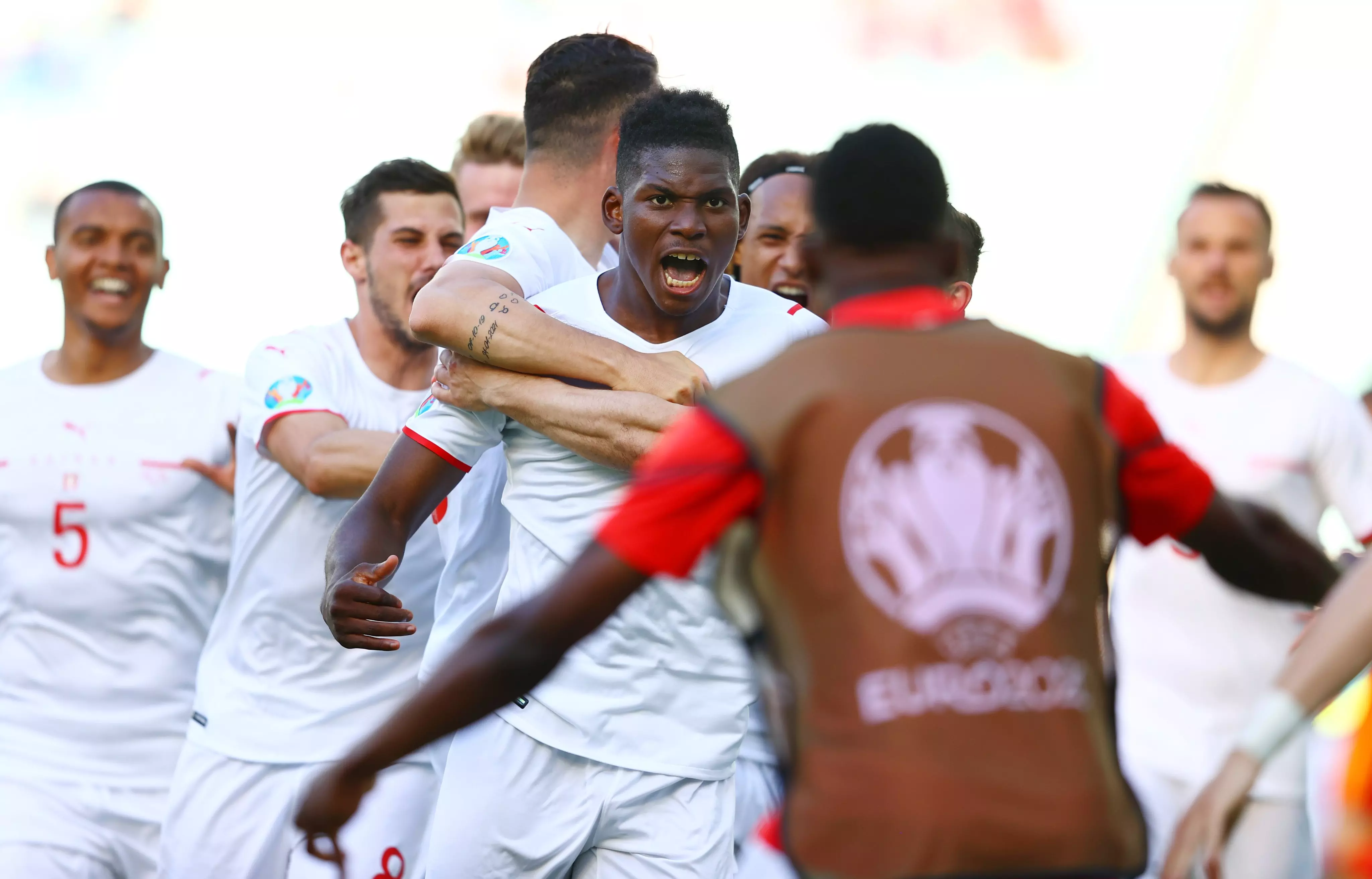 ജയം കൈവിട്ട് സ്വിറ്റ്സര്ലന്ഡ്; ആശ്വാസ സമനിലയില് വെയ്ല്സ് ജയം കൈവിട്ട് സ്വിറ്റ്സര്ലന്ഡ്; ആശ്വാസ സമനിലയില് വെയ്ല്സ്