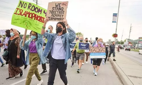 ഇവിടെ വിദ്വേഷത്തിന് ഇടമില്ല: കാനഡയില് കൂറ്റന് റാലി ഇവിടെ വിദ്വേഷത്തിന് ഇടമില്ല: കാനഡയില് കൂറ്റന് റാലി