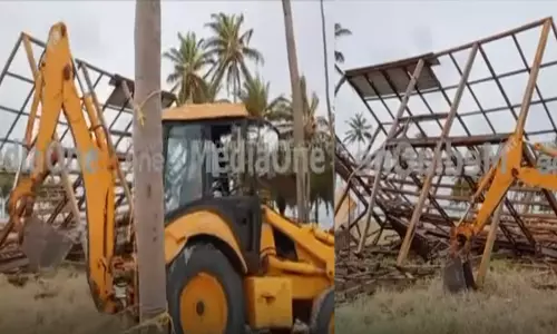അഡ്മിനിസ്ട്രേറ്ററുടെ സന്ദർശനത്തിന് മുന്നോടിയായി ലക്ഷദ്വീപില് കെട്ടിടങ്ങള് പൊളിച്ചുമാറ്റുന്നു അഡ്മിനിസ്ട്രേറ്ററുടെ സന്ദർശനത്തിന് മുന്നോടിയായി ലക്ഷദ്വീപില് കെട്ടിടങ്ങള് പൊളിച്ചുമാറ്റുന്നു