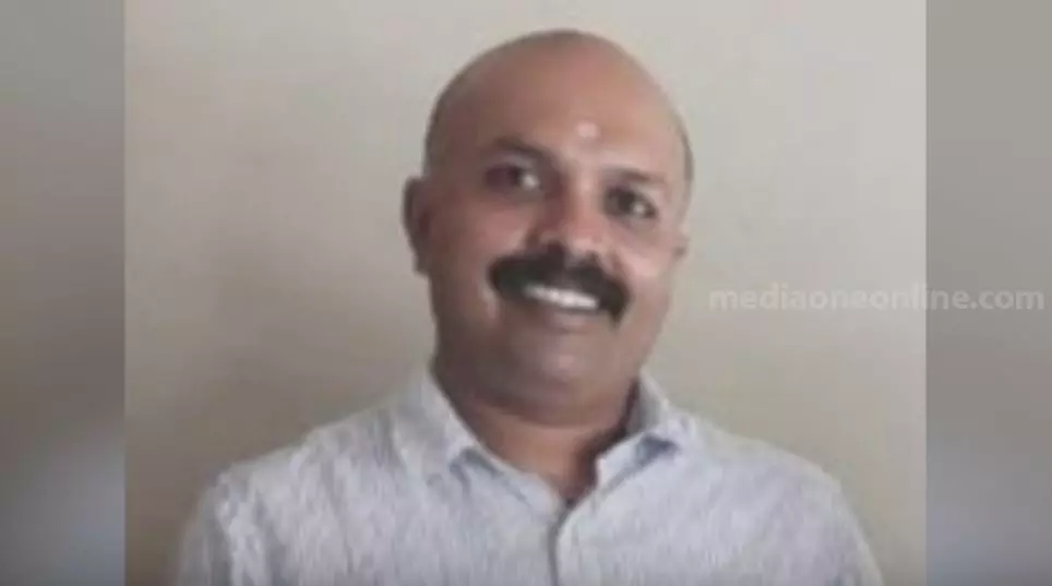 കോട്ടയം മെഡിക്കൽ കോളജ് വളപ്പിൽ യുവാവിന്റെ കത്തിക്കരിഞ്ഞ മൃതദേഹം; ദുരൂഹതയെന്ന് ബന്ധുക്കള് കോട്ടയം മെഡിക്കൽ കോളജ് വളപ്പിൽ യുവാവിന്റെ കത്തിക്കരിഞ്ഞ മൃതദേഹം; ദുരൂഹതയെന്ന് ബന്ധുക്കള്