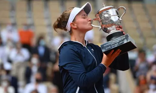 ഫ്രഞ്ച് ഓപ്പണില്‍ മുത്തമിട്ട് ബാര്‍ബറ ക്രെജിക്കോവ; ചെക്ക് റിപബ്ലിക്കിലേക്ക് വനിതാ സിംഗിള്‍സ് കിരീടം