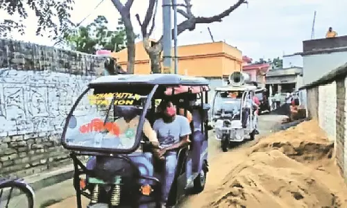 ബംഗാളിൽ തൃണമൂൽ വിട്ടതിൽ പരസ്യ ക്ഷമാപണത്തോടെ തെരുവിലിറങ്ങി ബിജെപി പ്രവർത്തകർ; റജിബ് ബാനർജിയും ബിജെപി വിട്ടേക്കും ബംഗാളിൽ തൃണമൂൽ വിട്ടതിൽ പരസ്യ ക്ഷമാപണത്തോടെ തെരുവിലിറങ്ങി ബിജെപി പ്രവർത്തകർ; റജിബ് ബാനർജിയും ബിജെപി വിട്ടേക്കും
