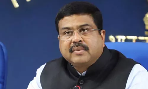 കോണ്‍ഗ്രസ് ഭരിക്കുന്ന സംസ്ഥാനങ്ങളില്‍ ഇന്ധനവില കൂടുന്നത് എന്തുകൊണ്ട്? രാഹുല്‍ ഗാന്ധി മറുപടി പറയണമെന്ന് പെട്രോളിയം മന്ത്രി