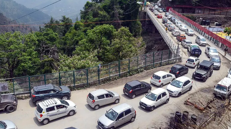 ഹിമാചല്‍ പ്രദേശ് അണ്‍ലോക്ക്; ഷിംലയിലേക്ക്​ സഞ്ചാരികളുടെ ഒഴുക്ക്