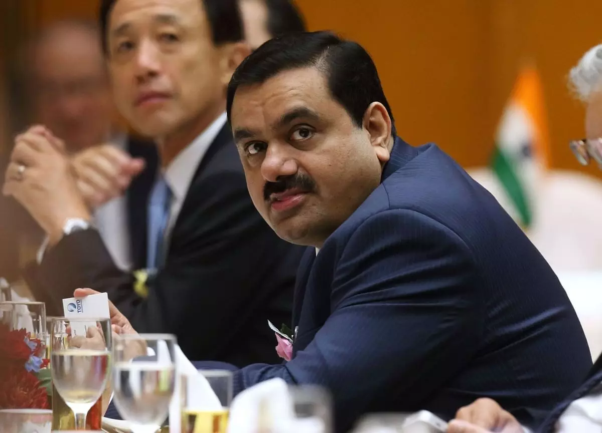 നാല് വിദേശ ഫണ്ടുകളുടെ അക്കൗണ്ടുകൾ മരവിപ്പിച്ചു: അദാനി ഗ്രൂപ്പിന്റെ ഓഹരികൾ ഇടിഞ്ഞു നാല് വിദേശ ഫണ്ടുകളുടെ അക്കൗണ്ടുകൾ മരവിപ്പിച്ചു: അദാനി ഗ്രൂപ്പിന്റെ ഓഹരികൾ ഇടിഞ്ഞു