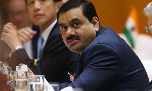 നാല് വിദേശ ഫണ്ടുകളുടെ അക്കൗണ്ടുകൾ മരവിപ്പിച്ചു: അദാനി ഗ്രൂപ്പിന്റെ ഓഹരികൾ ഇടിഞ്ഞു