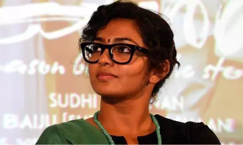 ആത്മാർഥമായി മാപ്പ് ചോദിക്കുന്നു, ആ ലൈക്ക് റിമൂവ് ചെയ്തിട്ടുണ്ട്, വേടന്‍റെ പോസ്റ്റ് ലൈക്ക് ചെയ്തതിൽ ക്ഷമാപണവുമായി പാർവതി തിരുവോത്ത്