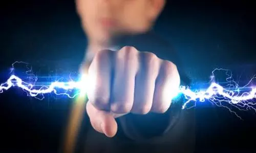 കൊല്ലത്ത് വൈദ്യുതാഘാതമേറ്റ് മൂന്നുപേര് മരിച്ചു കൊല്ലത്ത് വൈദ്യുതാഘാതമേറ്റ് മൂന്നുപേര് മരിച്ചു