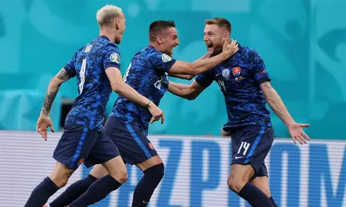 പോളണ്ടിനെ തകർത്ത് സ്ലോവാക്യ പോളണ്ടിനെ തകർത്ത് സ്ലോവാക്യ