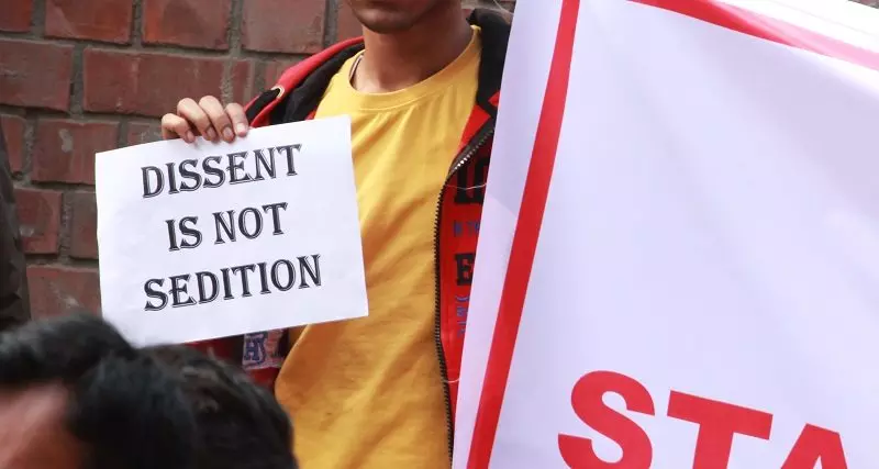 പ്രതിഷേധം സംഘടിപ്പിക്കുന്നത് രാജ്യദ്രോഹ പ്രവര്ത്തനമല്ലെന്ന് ഡല്ഹി ഹൈക്കോടതി പ്രതിഷേധം സംഘടിപ്പിക്കുന്നത് രാജ്യദ്രോഹ പ്രവര്ത്തനമല്ലെന്ന് ഡല്ഹി ഹൈക്കോടതി