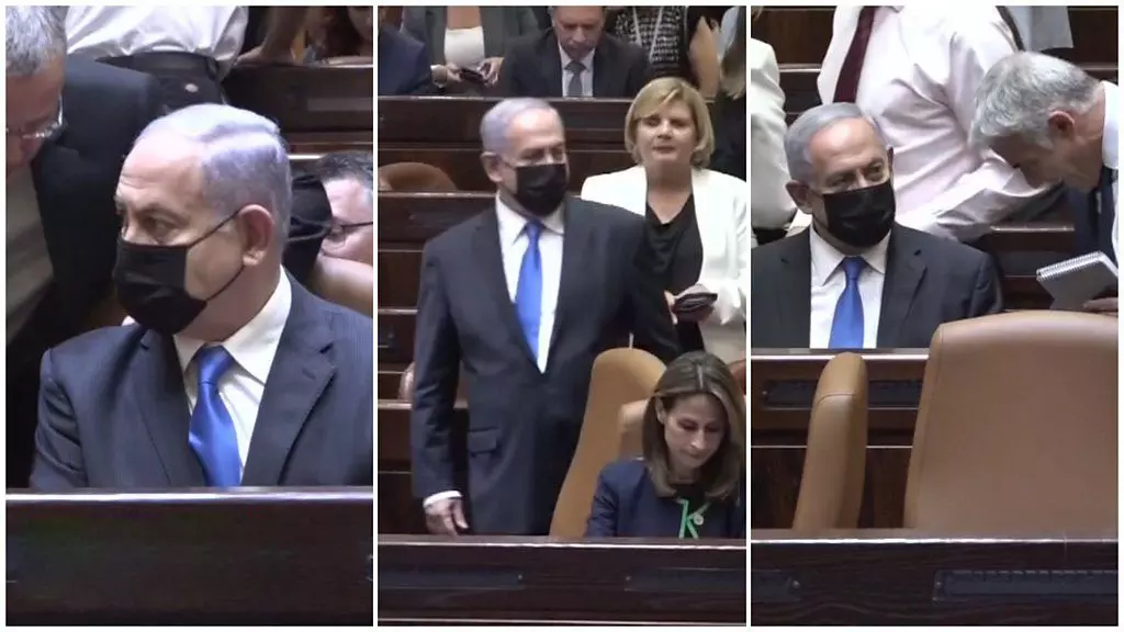 തോറ്റതിന് പിന്നാലെ പ്രധാനമന്ത്രി കസേരയില്‍ കയറി ഇരുന്ന് നെതന്യാഹു, അബദ്ധം തിരിച്ചറിഞ്ഞ് മാറിയിരുന്നു; വീഡിയോ വൈറല്‍