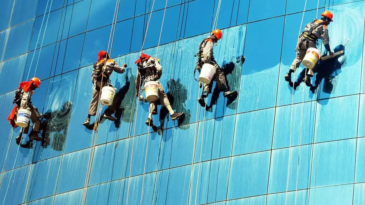 സൗദിയിൽ ഉച്ച വിശ്രമ നിയമം പ്രാബല്യത്തിൽ