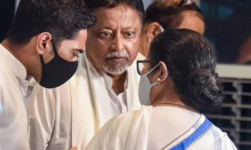 ബി.ജെ.പി വിളിച്ച യോഗത്തില്‍ വരാതെ 24 എം.എല്‍.എമാര്‍;  ബംഗാളില്‍  തൃണമൂലിലേക്കുള്ള ഒഴുക്ക് തുടരുന്നു