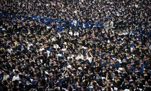 മാസ്‌കില്ല, സാമൂഹിക അകലമില്ല; വുഹാനിലിപ്പോള്‍ എല്ലാം പെര്‍ഫെക്ട് ഓക്കെ ആണ്