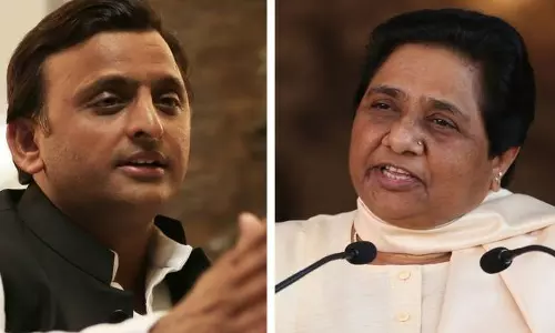 ബിഎസ്പിയിൽനിന്ന് പുറത്താക്കപ്പെട്ട എംഎൽഎമാർ അഖിലേഷ് യാദവുമായി ചര്ച്ച നടത്തി ബിഎസ്പിയിൽനിന്ന് പുറത്താക്കപ്പെട്ട എംഎൽഎമാർ അഖിലേഷ് യാദവുമായി ചര്ച്ച നടത്തി