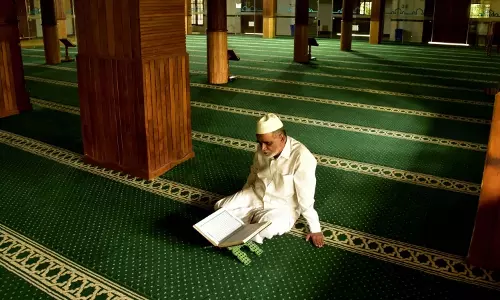 ആരാധനാലയങ്ങൾ തുറക്കാൻ അനുമതി നൽകാത്തതിനെതിരെ മുസ്ലിം സംഘടനകൾ ആരാധനാലയങ്ങൾ തുറക്കാൻ അനുമതി നൽകാത്തതിനെതിരെ മുസ്ലിം സംഘടനകൾ