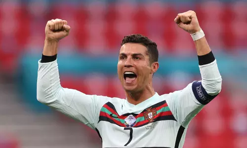 ദ ഗോൾ മെഷിൻ; മിഷേൽ പ്ലാറ്റീനിക്കും അലൻ ഷിയറർക്കും മുകളിൽ ക്രിസ്റ്റിയാനോ ദ ഗോൾ മെഷിൻ; മിഷേൽ പ്ലാറ്റീനിക്കും അലൻ ഷിയറർക്കും മുകളിൽ ക്രിസ്റ്റിയാനോ