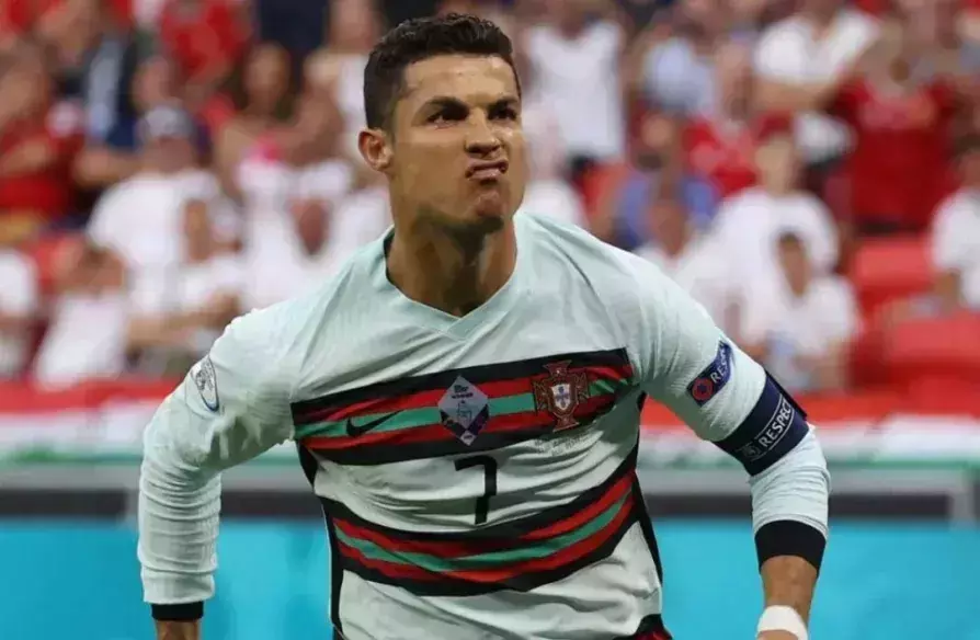 വിജയരഹസ്യം ഭക്ഷണവും ഉറക്കവും; ക്രിസ്റ്റ്യാനോയുടെ ദിനചര്യകള് നിങ്ങളെ അമ്പരപ്പിക്കും... വിജയരഹസ്യം ഭക്ഷണവും ഉറക്കവും; ക്രിസ്റ്റ്യാനോയുടെ ദിനചര്യകള് നിങ്ങളെ അമ്പരപ്പിക്കും...