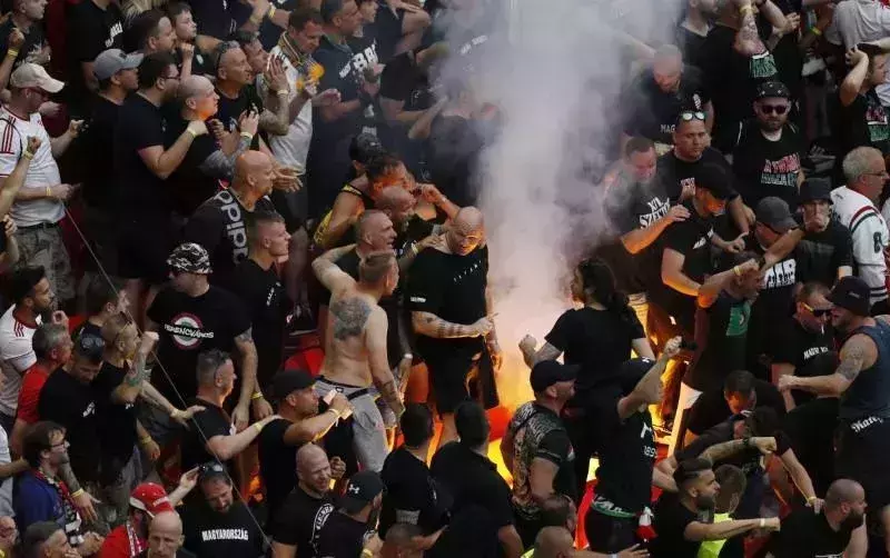 ഇവിടെ എന്ത് മാസ്ക്? എന്ത് സാമൂഹിക അകലം? അമ്പരപ്പിച്ച് ബുഡാപെസ്റ്റ് ഇവിടെ എന്ത് മാസ്ക്? എന്ത് സാമൂഹിക അകലം? അമ്പരപ്പിച്ച് ബുഡാപെസ്റ്റ്