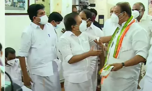 സുധാകരന്റെ സ്ഥാനാരോഹണം; കോവിഡ് പ്രോട്ടോകോൾ ലംഘനത്തിന് നൂറോളം പേർക്കെതിരെ കേസ് സുധാകരന്റെ സ്ഥാനാരോഹണം; കോവിഡ് പ്രോട്ടോകോൾ ലംഘനത്തിന് നൂറോളം പേർക്കെതിരെ കേസ്