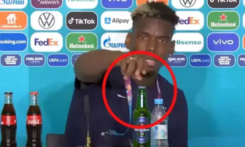 റോണോക്ക് പിന്നാലെ പോഗ്ബ; വാർത്താ സമ്മേളനത്തിനിടെ മദ്യക്കുപ്പി എടുത്തു മാറ്റി റോണോക്ക് പിന്നാലെ പോഗ്ബ; വാർത്താ സമ്മേളനത്തിനിടെ മദ്യക്കുപ്പി എടുത്തു മാറ്റി