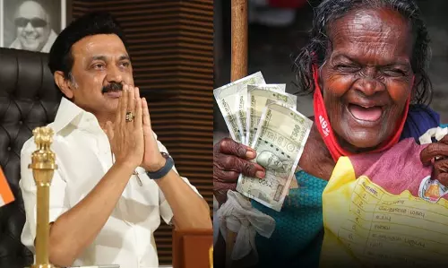 4000 രൂപയും കിറ്റും; വാക്ക് പാലിച്ച് സ്റ്റാലിന്‍, ചിത്രങ്ങള്‍ സോഷ്യല്‍ മീഡിയയില്‍ വൈറല്‍