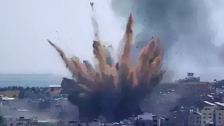 ഗസ്സയിൽ വീണ്ടും ബോംബ് ആക്രമണം; ഇസ്രായേലിനെതിരെ വ്യാപക പ്രതിഷേധം