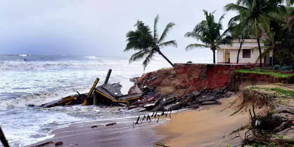 കേരളതീരത്ത് ഉയർന്ന തിരമാലക്ക് സാധ്യതയെന്ന് കാലാവസ്ഥ കേന്ദ്രത്തിന്‍റെ മുന്നറിയിപ്പ്