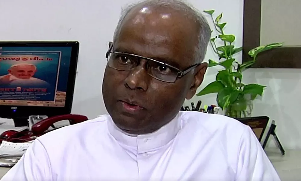 ലൗ ജിഹാദ് കെട്ടുകഥ, തെളിവുണ്ടെങ്കില് അധികാരികളെ അറിയിക്കണം, വിദ്വേഷ പ്രചാരകരെ ഒറ്റപ്പെടുത്തണം: ഫാദര് പോള് തേലക്കാട്ട് ലൗ ജിഹാദ് കെട്ടുകഥ, തെളിവുണ്ടെങ്കില് അധികാരികളെ അറിയിക്കണം, വിദ്വേഷ പ്രചാരകരെ ഒറ്റപ്പെടുത്തണം: ഫാദര് പോള് തേലക്കാട്ട്