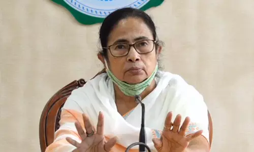 നിയന്ത്രിക്കാനാകാത്തതിനെ നശിപ്പിക്കുന്നു; ട്വിറ്ററിനെതിരായ കേന്ദ്ര നടപടികളില്‍ മമത ബാനര്‍ജി