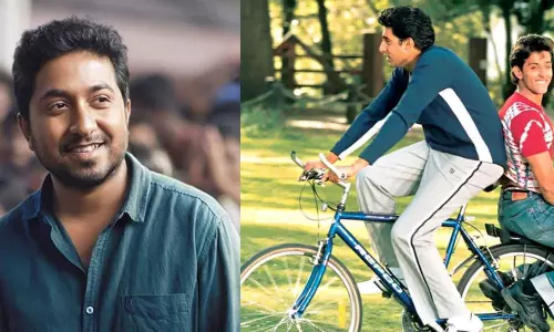 പെട്രോളിന് വില കൂടിയ സമയത്തെ ധൂം 4; സൈക്കിളില്‍ സഞ്ചരിച്ച് ബച്ചനും ഹൃതിക്കും, ട്രോളുമായി വിനീത് ശ്രീനിവാസന്‍