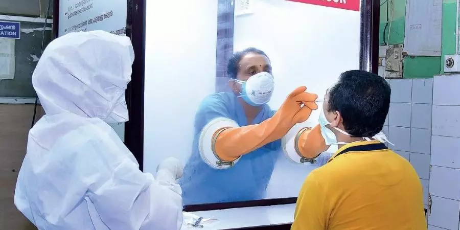 സംസ്ഥാനത്ത് കോവിഡ് അതിതീവ്രമേഖലകളില് പരിശോധന വര്ധിപ്പിക്കും സംസ്ഥാനത്ത് കോവിഡ് അതിതീവ്രമേഖലകളില് പരിശോധന വര്ധിപ്പിക്കും