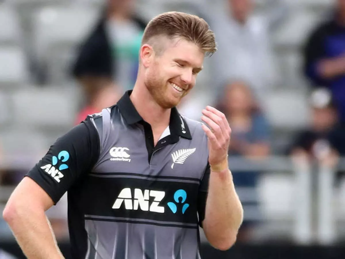 ഇന്ത്യൻ ബൗളർമാർ ഉള്ളിതൊലിക്കാൻ വന്നതല്ലെന്ന് ആരാധകൻ; ബെഡില്‍ കിടക്കുന്ന ഞാനെന്തിന് അതോർത്ത് പേടിക്കണമെന്ന് ജിമ്മി നീഷാം