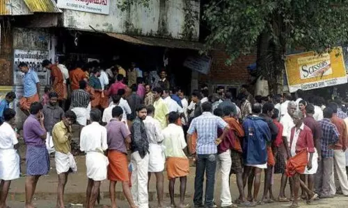 നിരാശപ്പെടുത്തിയില്ല: ആദ്യ ദിനം വിറ്റത് 52 കോടി രൂപയുടെ മദ്യം നിരാശപ്പെടുത്തിയില്ല: ആദ്യ ദിനം വിറ്റത് 52 കോടി രൂപയുടെ മദ്യം