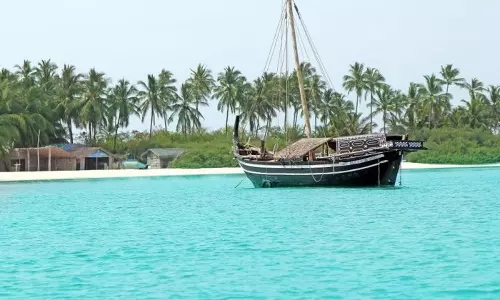 ലക്ഷദ്വീപില്‍ ജോലിയില്‍ നിന്ന് പിരിച്ചു വിട്ട ജീവനക്കാരുടെ സമരം തുടങ്ങി