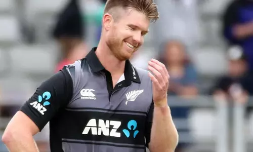 ഇന്ത്യൻ ബൗളർമാർ ഉള്ളിതൊലിക്കാൻ വന്നതല്ലെന്ന് ആരാധകൻ; ബെഡില് കിടക്കുന്ന ഞാനെന്തിന് അതോർത്ത് പേടിക്കണമെന്ന് ജിമ്മി നീഷാം ഇന്ത്യൻ ബൗളർമാർ ഉള്ളിതൊലിക്കാൻ വന്നതല്ലെന്ന് ആരാധകൻ; ബെഡില് കിടക്കുന്ന ഞാനെന്തിന് അതോർത്ത് പേടിക്കണമെന്ന് ജിമ്മി നീഷാം