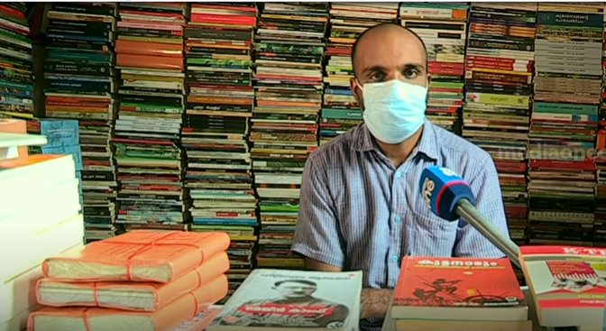 അഡ്രസ് നൌഷാദിന് വാട്സ്ആപ്പ് ചെയ്യൂ; ദൂരമോ രാജ്യമോ തടസ്സമല്ല, പുസ്തകം വീട്ടിലെത്തിച്ചിരിക്കും