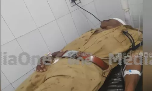 കോട്ടയത്ത് വധശ്രമക്കേസ് പ്രതിയെ പിടികൂടുന്നതിനിടെ എസ്ഐക്ക് വെട്ടേറ്റു കോട്ടയത്ത് വധശ്രമക്കേസ് പ്രതിയെ പിടികൂടുന്നതിനിടെ എസ്ഐക്ക് വെട്ടേറ്റു