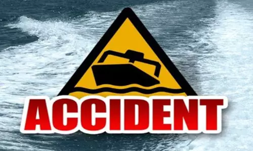 കൊല്ലത്ത് വള്ളം മറിഞ്ഞ് യുവാക്കളെ കാണാതായി