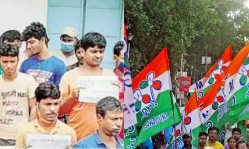 ബി.ജെ.പിയില്‍ നിന്ന് പ്രവർത്തകരുടെ ഒഴുക്ക്: 300 പേരെ ഗംഗാജലം തളിച്ച് സ്വീകരിച്ച് തൃണമൂൽ കോൺഗ്രസ്