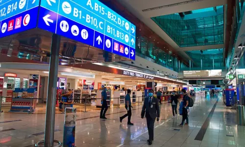 ദുബൈ യാത്രയിൽ അനിശ്ചിതത്വം; ഇന്ത്യൻ വിമാന കമ്പനികൾ ബുക്കിംഗ് നിർത്തി