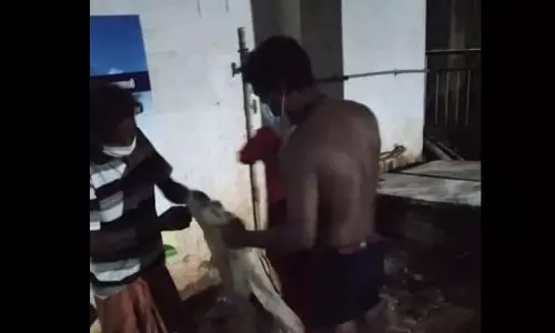 പൊള്ളലേറ്റ ഭാര്യയെ ആശുപത്രിയിലെത്തിക്കണം, വസ്ത്രം മുഴുവന്‍ അഴുക്ക്.. യുവാവിന് സ്വന്തം വസ്ത്രം ഊരി നൽകി സിപിഎം നേതാവ്