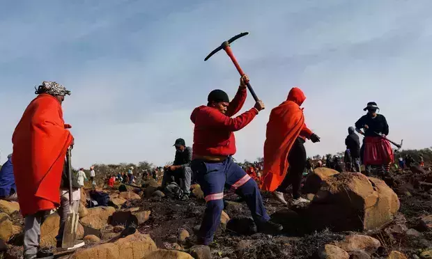 ദക്ഷിണാഫ്രിക്കയില്‍ വജ്രനിക്ഷേപം തേടിയെത്തിയ ആളുകള്‍ക്ക് ലഭിച്ചത്....