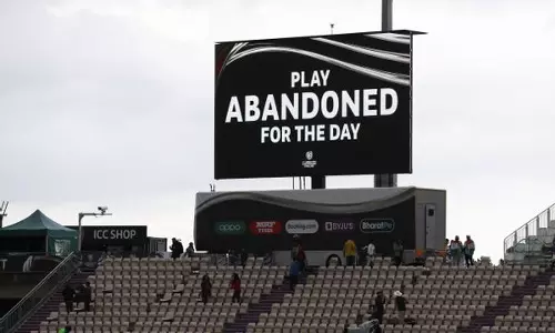 ലോക ടെസ്റ്റ് ചാമ്പ്യന്ഷിപ്പ് ഫൈനല്; മഴയില് മുങ്ങി മൂന്നാം ദിനവും, കളി ഉപേക്ഷിച്ചു ലോക ടെസ്റ്റ് ചാമ്പ്യന്ഷിപ്പ് ഫൈനല്; മഴയില് മുങ്ങി മൂന്നാം ദിനവും, കളി ഉപേക്ഷിച്ചു