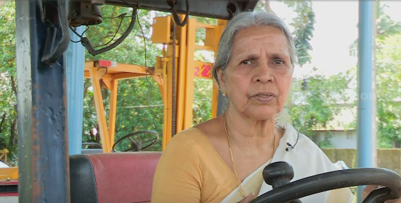സ്കൂട്ടർ മുതൽ റോഡ് റോളർ വരെ; നേടിയത് 11 തരം ഡ്രൈവിംഗ് ലൈസൻസ്: 71 ലും മാസാണ് മണിയമ്മ