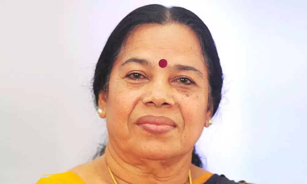 വിവാഹം കഴിഞ്ഞാൽ വരൻ വധുവിന്റെ വീട്ടിലേക്ക് വരട്ടെ : പി.കെ ശ്രീമതി ടീച്ചർ വിവാഹം കഴിഞ്ഞാൽ വരൻ വധുവിന്റെ വീട്ടിലേക്ക് വരട്ടെ : പി.കെ ശ്രീമതി ടീച്ചർ