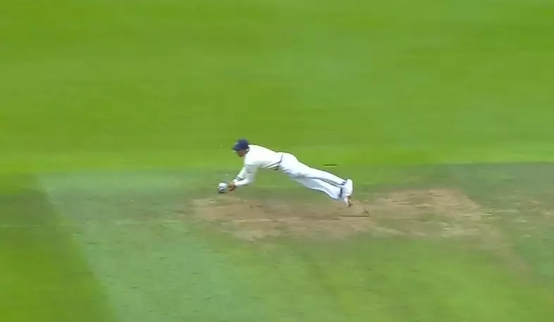 ഷമിയുടെ പന്തില് ശുഭ്മാന് ഗില്ലിന്റെ വിസ്മയ ക്യാച്ച് ഷമിയുടെ പന്തില് ശുഭ്മാന് ഗില്ലിന്റെ വിസ്മയ ക്യാച്ച്