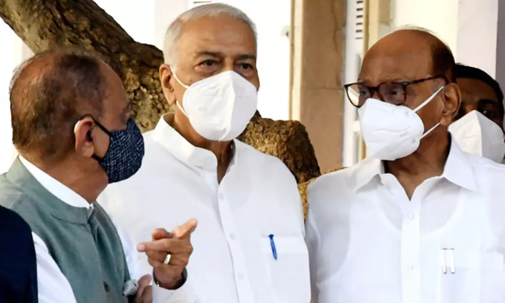 പ്രതിപക്ഷ പാര്ട്ടി യോഗത്തിൽ ജാവേദ് അക്തറും ജസ്റ്റിസ് എ.പി ഷായും; ഉറ്റുനോക്കി രാഷ്ട്രീയ ലോകം പ്രതിപക്ഷ പാര്ട്ടി യോഗത്തിൽ ജാവേദ് അക്തറും ജസ്റ്റിസ് എ.പി ഷായും; ഉറ്റുനോക്കി രാഷ്ട്രീയ ലോകം