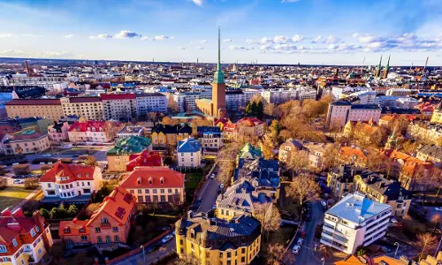 വിദേശജോലി സ്വപ്‌നം കാണുന്നവരേ, ഇതിലേ.. ഇതിലേ..; ലോകത്തെ ഏറ്റവും സന്തുഷ്ടരാജ്യം നിങ്ങളെ കാത്തിരിക്കുന്നു